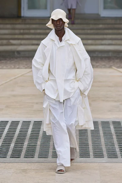 Look 11